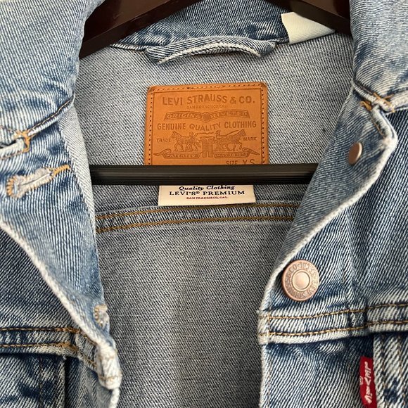 Levi's Jean Trucker Jacket- Women's - Picture 4 of 5